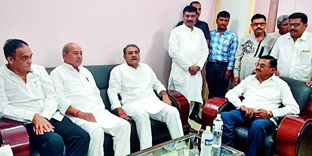 Do district surveys instead of talukas | तालुक्यांऐवजी जिल्ह्याचे सर्वेक्षण करा Do district surveys instead of talukas | तालुक्यांऐवजी जिल्ह्याचे सर्वेक्षण करा