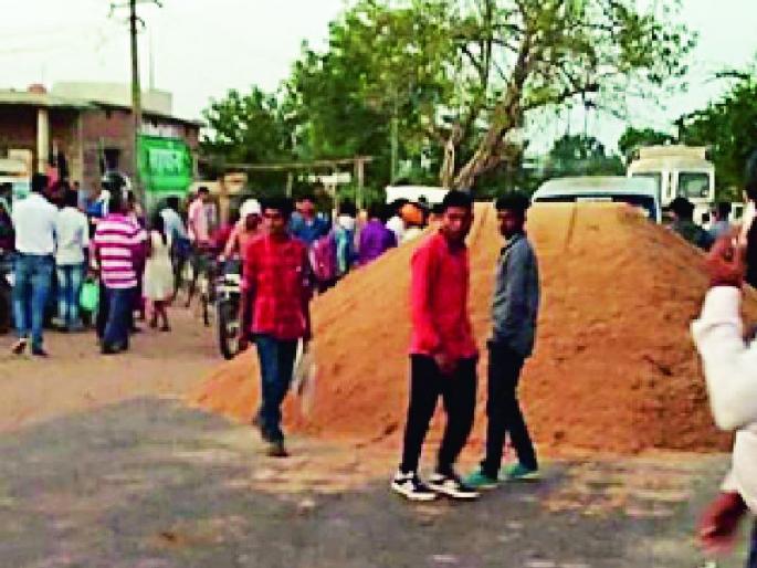 Revenue administration united against sand smugglers | रेती तस्करांविरोधात महसूल प्रशासन एकवटले Revenue administration united against sand smugglers | रेती तस्करांविरोधात महसूल प्रशासन एकवटले