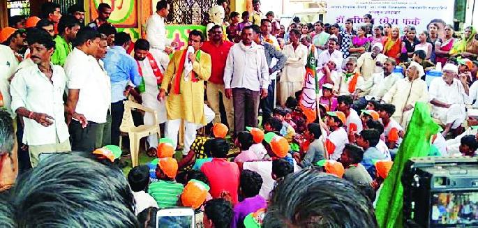 Maharashtra Election 2019 ; Vote in the name of development | Maharashtra Election 2019 ; विकासाच्या नावावर मतदान करा Maharashtra Election 2019 ; Vote in the name of development | Maharashtra Election 2019 ; विकासाच्या नावावर मतदान करा
