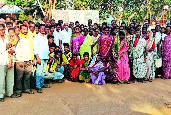 Police Station Officer | अटकेच्या मागणीसाठी ग्रामस्थ धडकले पोलीस ठाण्यात Police Station Officer | अटकेच्या मागणीसाठी ग्रामस्थ धडकले पोलीस ठाण्यात