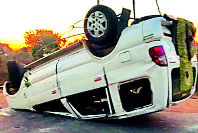 Twelve injured in Tweera | तवेरा उलटून ११ जण जखमी Twelve injured in Tweera | तवेरा उलटून ११ जण जखमी