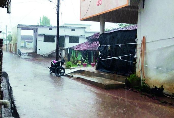 Strong entry of monsoon in the district | जिल्ह्यात मान्सूनची दमदार एन्ट्री Strong entry of monsoon in the district | जिल्ह्यात मान्सूनची दमदार एन्ट्री