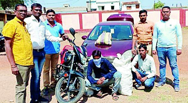 Four lakhs of money seized | चार लाखांचा मुद्देमाल जप्त Four lakhs of money seized | चार लाखांचा मुद्देमाल जप्त