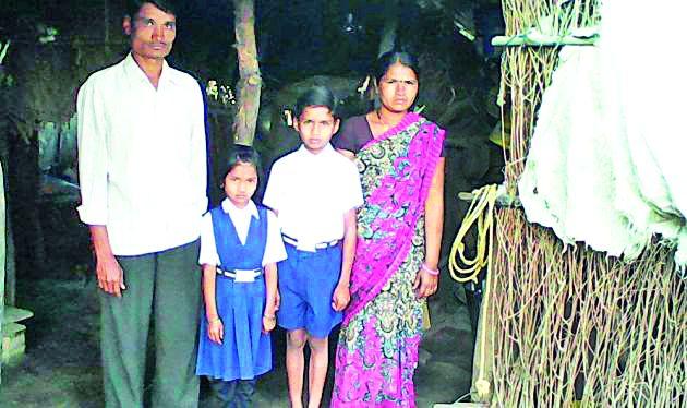 The dream of a seamstress is broken | भगिरथच्या घरकुलाचे स्वप्न भंगले The dream of a seamstress is broken | भगिरथच्या घरकुलाचे स्वप्न भंगले