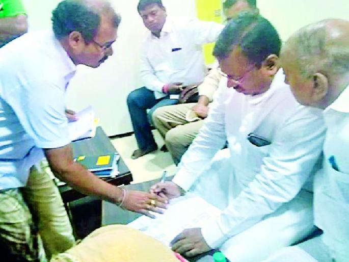 Pay scale should be applied to the hostel staff | वसतिगृह कर्मचाऱ्यांना वेतनश्रेणी लागू करावी