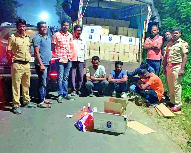 19 lakh worth of money was seized in Chimur | चिमूरमध्ये १९ लाखांचा मुद्देमाल जप्त 19 lakh worth of money was seized in Chimur | चिमूरमध्ये १९ लाखांचा मुद्देमाल जप्त