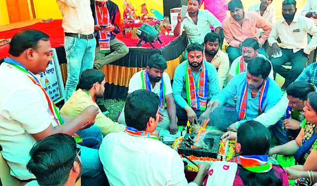 Give the government good sense | सरकारला सद्बुद्धी द्यावी