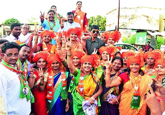 Maharashtra Election 2019 ; The rallies and meetings were aired by the public | Maharashtra Election 2019 ; रॅली व सभांद्वारे प्रचारतोफा थंडावल्या Maharashtra Election 2019 ; The rallies and meetings were aired by the public | Maharashtra Election 2019 ; रॅली व सभांद्वारे प्रचारतोफा थंडावल्या