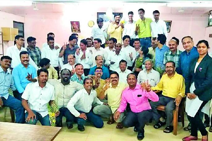  Amtkar was elected president of Advocate Sangh | अधिवक्ता संघाच्या अध्यक्षपदी आंबटकर