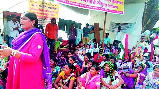 Chandrapura Front against illegal liquor baron | अवैध दारूविक्रीविरोधात चंद्रपुरात मोर्चा Chandrapura Front against illegal liquor baron | अवैध दारूविक्रीविरोधात चंद्रपुरात मोर्चा