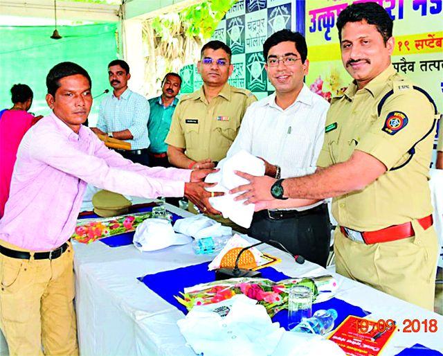 Award for Best Ganesh Mandals of 2017 | २०१७ च्या उत्कृष्ट गणेश मंडळांना पुरस्कार