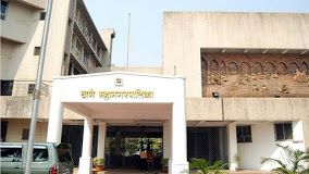 Threatened to kill a woman with a revolver over a space dispute | जागेच्या वादातून महिलेवर रिव्हॉल्व्हर रोखून ठार मारण्याची धमकी Threatened to kill a woman with a revolver over a space dispute | जागेच्या वादातून महिलेवर रिव्हॉल्व्हर रोखून ठार मारण्याची धमकी