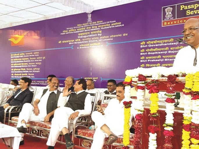 Center's policy of giving priority to the basic amenities of citizens - Sanjay Dhotre | नागरिकांच्या मूलभूत सुविधांना प्राधान्य देण्याचे केंद्र शासनाचे धोरण - खा. संजय धोत्रे