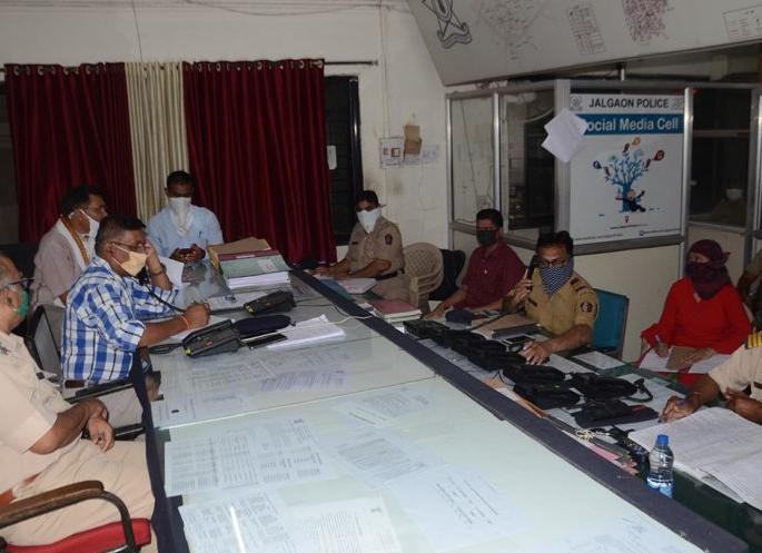 The police control room has become a warroom | पोलीस कंट्रोल रूम बनलाय वॉररुम