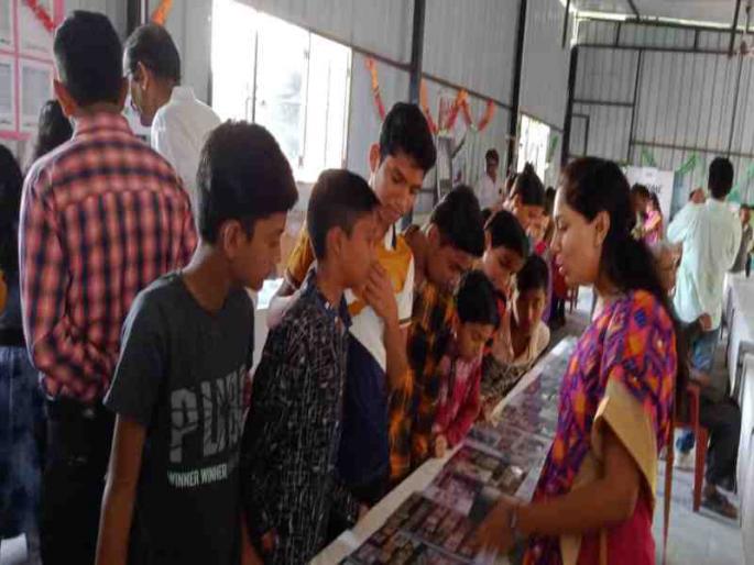 Competition, exhibition concludes hobby camp | निंबध स्पर्धा, प्रदर्शनाने छंद शिबिराचा समारोप Competition, exhibition concludes hobby camp | निंबध स्पर्धा, प्रदर्शनाने छंद शिबिराचा समारोप