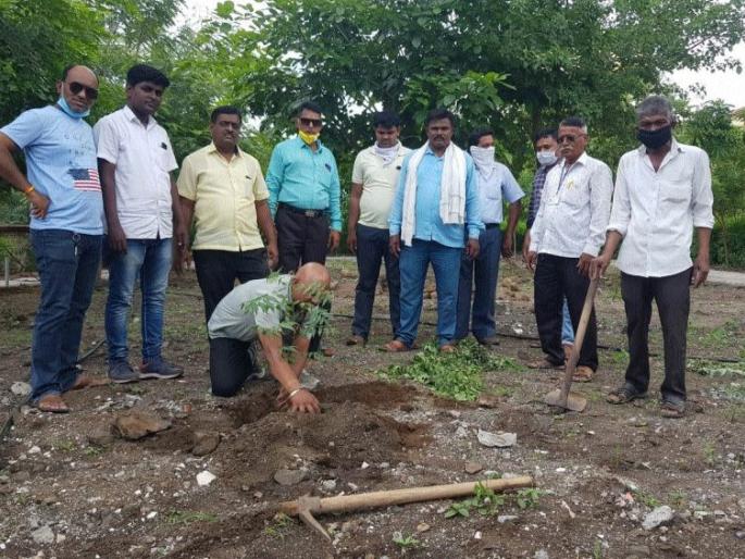 NAPA employees' initiative for green revolution | हरितक्रांतीसाठी नपा कर्मचाऱ्यांचा पुढाकार NAPA employees' initiative for green revolution | हरितक्रांतीसाठी नपा कर्मचाऱ्यांचा पुढाकार