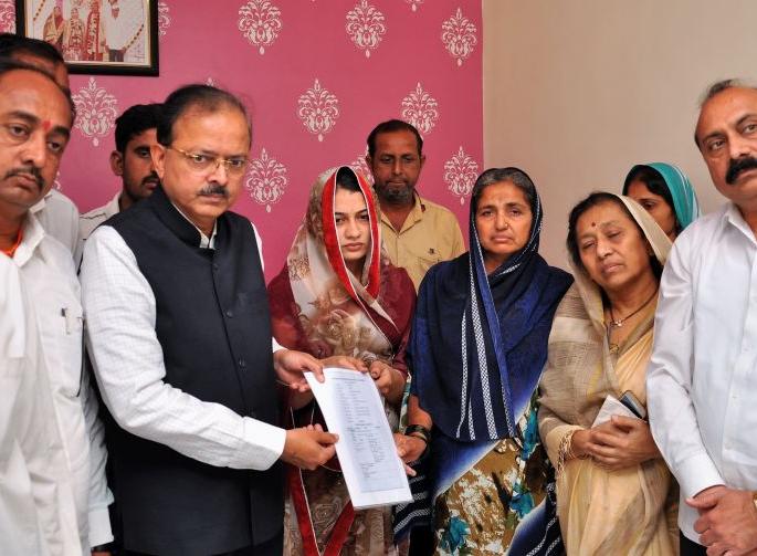 Financial assistance of Rs.1.15 crore to the family of Shahid Yogesh's family by the Indian government | शहीद योगेशच्या कुटुंबाला भारत सरकारकडून एक कोटी एक लाख रुपयांची आर्थिक मदत