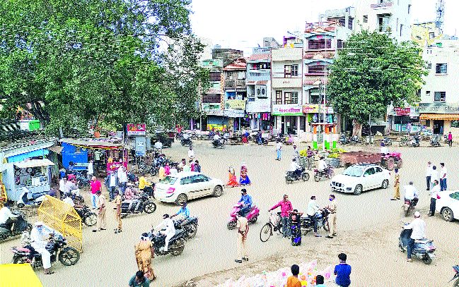 Action against violating citizens | नियमभंग करणाºया नागरिकांवर कारवाई Action against violating citizens | नियमभंग करणाºया नागरिकांवर कारवाई