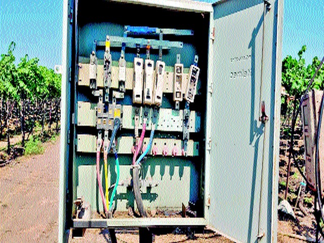 Generators in Ozar-Dikshi Shiva are unaffected by overload | ओझर-दीक्षी शिवारातील जनित्र अतिभारामुळे नादुरुस्त Generators in Ozar-Dikshi Shiva are unaffected by overload | ओझर-दीक्षी शिवारातील जनित्र अतिभारामुळे नादुरुस्त