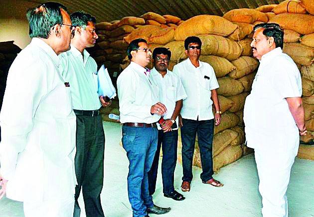 Take advantage of the commodity mortgage scheme | शेतमाल तारण योजनेचा लाभ घ्या Take advantage of the commodity mortgage scheme | शेतमाल तारण योजनेचा लाभ घ्या