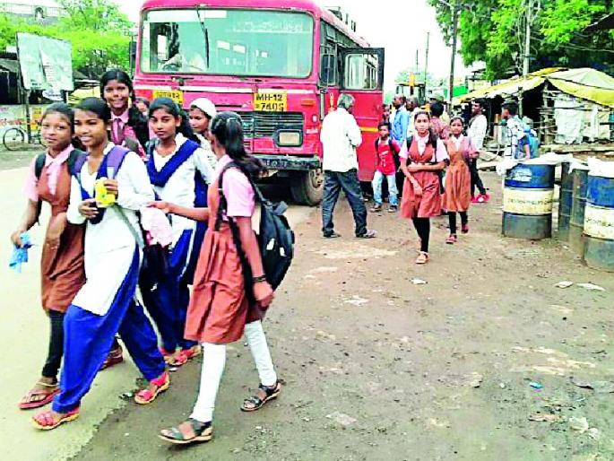 ST corporation's corpus on the charge | एसटी महामंडळाचा भोंगळ कारभार चव्हाट्यावर ST corporation's corpus on the charge | एसटी महामंडळाचा भोंगळ कारभार चव्हाट्यावर