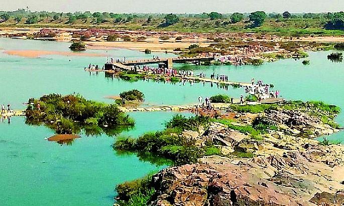 Half of the bridge for 46 years | ४६ वर्षांपासून पूल अर्धवटच Half of the bridge for 46 years | ४६ वर्षांपासून पूल अर्धवटच