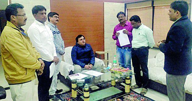 Give hardship allowance to health workers | आरोग्य कर्मचाऱ्यांना हार्डशिप भत्ता द्या Give hardship allowance to health workers | आरोग्य कर्मचाऱ्यांना हार्डशिप भत्ता द्या