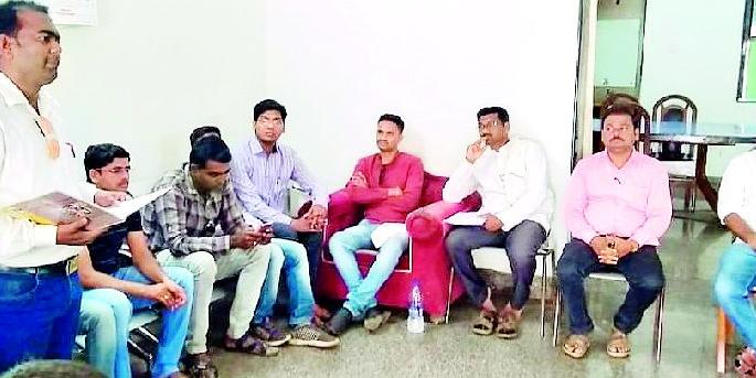 Follow-up to help the family of the deceased employees | मृत कर्मचाऱ्यांच्या कुटुंबीयांना मदत मिळण्यासाठी पाठपुरावा करणार Follow-up to help the family of the deceased employees | मृत कर्मचाऱ्यांच्या कुटुंबीयांना मदत मिळण्यासाठी पाठपुरावा करणार