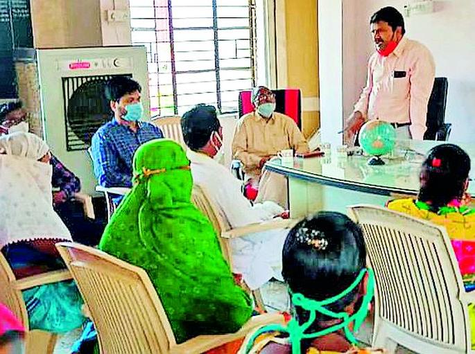 Accelerate vaccination before the third wave occurs | तिसरी लाट येण्यापूर्वी लसीकरणाचा वेग वाढवा Accelerate vaccination before the third wave occurs | तिसरी लाट येण्यापूर्वी लसीकरणाचा वेग वाढवा
