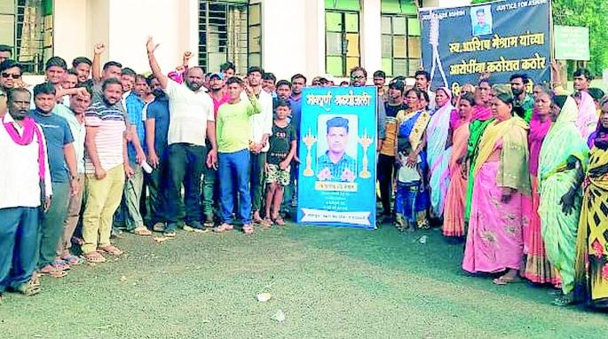 Resh from silent march in case of murder | हत्याकांडप्रकरणी मूक मोर्चातून राेष