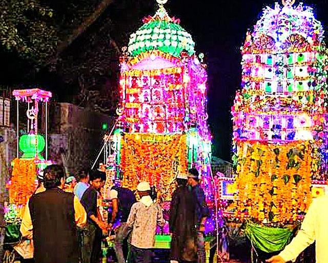 Hindu-Muslim unity message is given by Vishor Moharram | स्वागतार्ह ! गडचिरोलीतील विसोराचा मोहर्रम देतोय हिंदू-मुस्लीम ऐक्याचा संदेश Hindu-Muslim unity message is given by Vishor Moharram | स्वागतार्ह ! गडचिरोलीतील विसोराचा मोहर्रम देतोय हिंदू-मुस्लीम ऐक्याचा संदेश