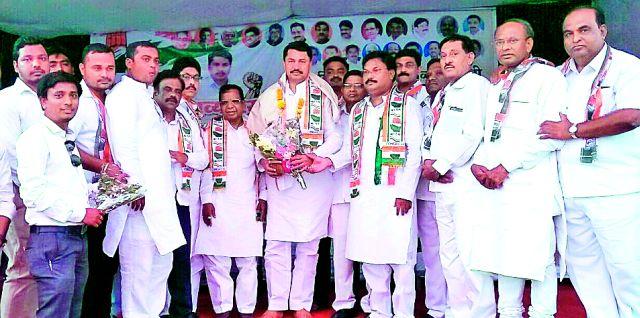 OBC and Adivasis were made by the government | ओबीसी व आदिवासींना सरकारने बनवले लढाईतील कोंबडे- पटोले