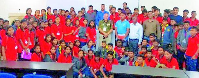 Hold on to education for the development of Gadchiroli | गडचिरोलीच्या विकासासाठी शिक्षणाची कास धरा Hold on to education for the development of Gadchiroli | गडचिरोलीच्या विकासासाठी शिक्षणाची कास धरा