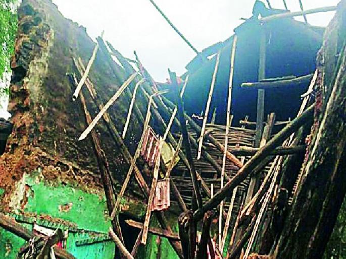Five thousand houses fall due to rain | पाच हजारांवर घरांची पावसामुळे पडझड