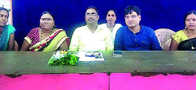 Coordination policy hazards employees' contract workers | सुसूत्रीकरण धोरणाने कंत्राटी परिचारिकांची नोकरी धोक्यात Coordination policy hazards employees' contract workers | सुसूत्रीकरण धोरणाने कंत्राटी परिचारिकांची नोकरी धोक्यात