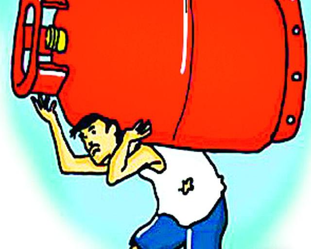 The cylinders increased by one and half times in seven months | सात महिन्यात दीडपटीने वाढला सिलिंडर