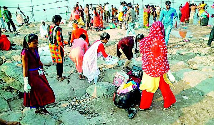 'Swachhtechi Wari' for the sake of life | प्राणहिताकाठी ‘स्वच्छतेची वारी’ 'Swachhtechi Wari' for the sake of life | प्राणहिताकाठी ‘स्वच्छतेची वारी’