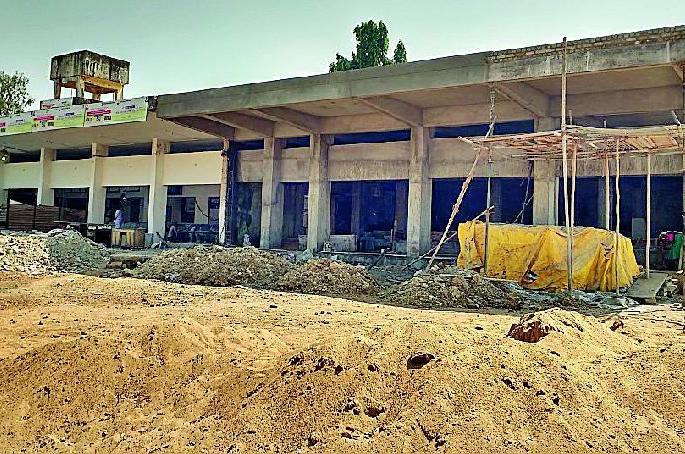Speed of Bus Station | बसस्थानकाच्या कामाला गती Speed of Bus Station | बसस्थानकाच्या कामाला गती