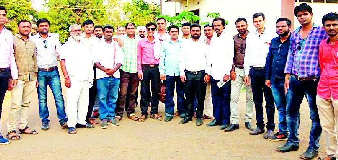 Employee Lakhs are deprived from the pay scale | कर्मचारी एकस्तर वेतनश्रेणी पासून वंचित