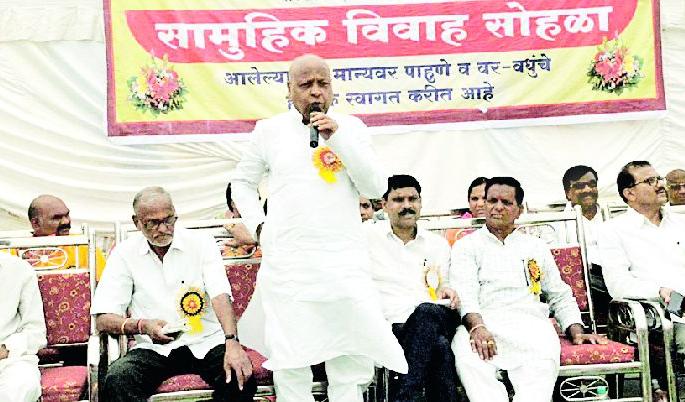 The collective marriage ceremony is the foundation of a strong community | सामूहिक विवाह सोहळा म्हणजे मजबूत समाजाचा पाया The collective marriage ceremony is the foundation of a strong community | सामूहिक विवाह सोहळा म्हणजे मजबूत समाजाचा पाया