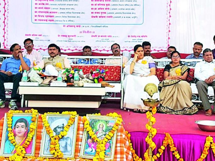 Students see big dreams | विद्यार्थ्यांनो मोठी स्वप्ने बघा Students see big dreams | विद्यार्थ्यांनो मोठी स्वप्ने बघा