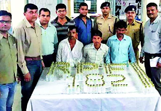 Drug trafficking from the train car | रेल्वे गाडीतून दारूची तस्करी Drug trafficking from the train car | रेल्वे गाडीतून दारूची तस्करी