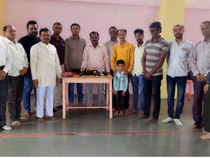 J. R. Celebrate society day in Gunjal Vidyalaya | जे. आर. गुंजाळ विद्यालयात समाज दिन साजरा