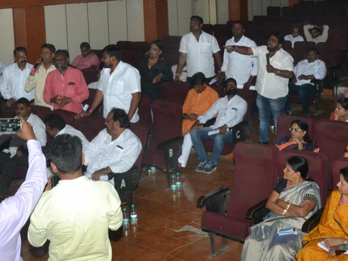 City councilor aggressive from dengue in the city | जालना शहरातील डेंग्यूवरून नगरसेवक आक्रमक City councilor aggressive from dengue in the city | जालना शहरातील डेंग्यूवरून नगरसेवक आक्रमक