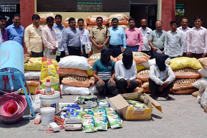 Bogs Seed Factory Destroyed | बोगस बियाणांचा कारखाना उद्ध्वस्त Bogs Seed Factory Destroyed | बोगस बियाणांचा कारखाना उद्ध्वस्त