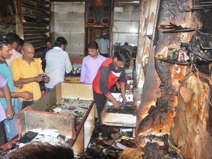 Fire occures in the shop in Jalana | जालन्यात दुकानाला आग Fire occures in the shop in Jalana | जालन्यात दुकानाला आग