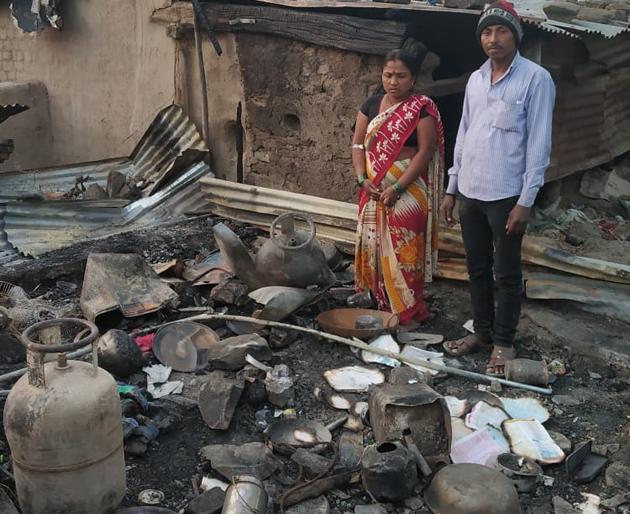 As soon as they came from pilgrimage, only ash seen | तीर्थक्षेत्रावरून येताच दिसली फक्त राख As soon as they came from pilgrimage, only ash seen | तीर्थक्षेत्रावरून येताच दिसली फक्त राख