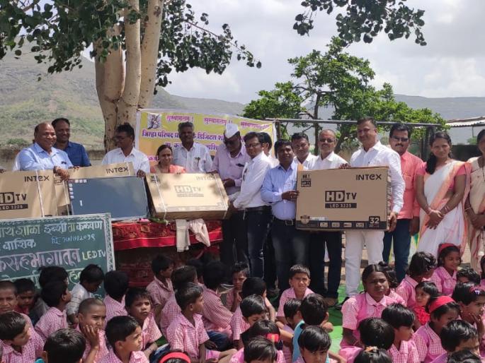 TV set from people's participation in Ichshi school | ईन्शी शाळेला लोकसहभागातून टीव्ही संच TV set from people's participation in Ichshi school | ईन्शी शाळेला लोकसहभागातून टीव्ही संच