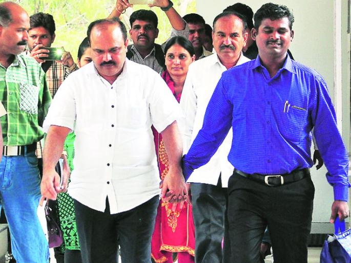 nashik,KBC,main,accused,Bhausaheb,Chavan,gets,bail | केबीसीतील प्रमुख आरोपी भाऊसाहेब चव्हाणला जामीन nashik,KBC,main,accused,Bhausaheb,Chavan,gets,bail | केबीसीतील प्रमुख आरोपी भाऊसाहेब चव्हाणला जामीन