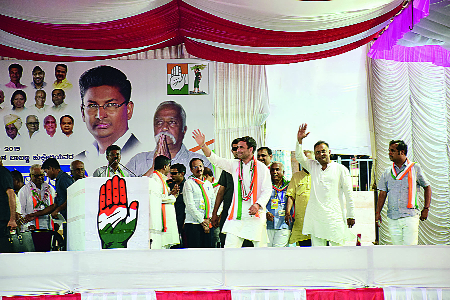 Rahul Gandhi will take away thousands of crores of rupees from Raffle and give it to the poor farmers | राफेलमध्ये गेलेले हजारो कोटी अंबानीकडून काढून घेऊन शेतकरी, गरिबांना देऊ : राहुल गांधी Rahul Gandhi will take away thousands of crores of rupees from Raffle and give it to the poor farmers | राफेलमध्ये गेलेले हजारो कोटी अंबानीकडून काढून घेऊन शेतकरी, गरिबांना देऊ : राहुल गांधी